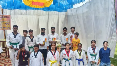 *बहराइच: जनपदीय माध्यमिक ताइक्वांडो प्रतियोगिता में इंदिरा गांधी स्टेडियम का दबदबा, 11 स्वर्ण सहित 14 पदक जीते*