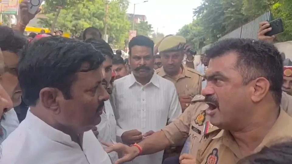 रायबरेली में छात्र संगठनों के विवाद में पुलिस और सपा कार्यकर्ताओं की झड़प