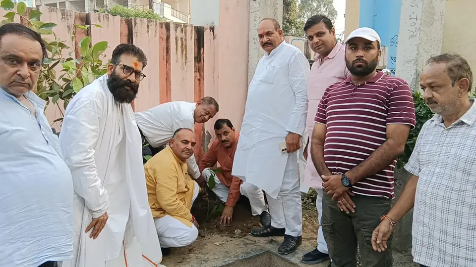 एक पेड़ मां के नाम अभियान के तहत 2000 फलदार-छायादार पौधे लगाने का लक्ष्य