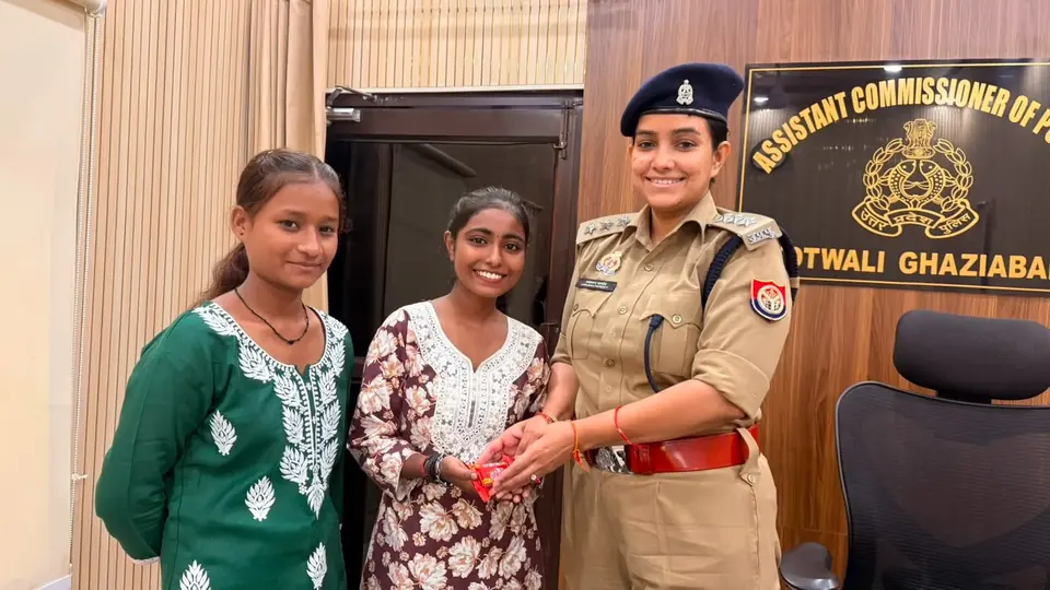 Ghaziabad ACP inspires school children with lessons on success and discipline on Teachers' Day