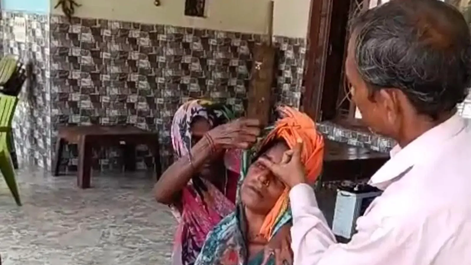 प्रतापगढ़ में रास्ते के विवाद में दो महिलाएं लाठी-डंडों से गंभीर रूप से घायल