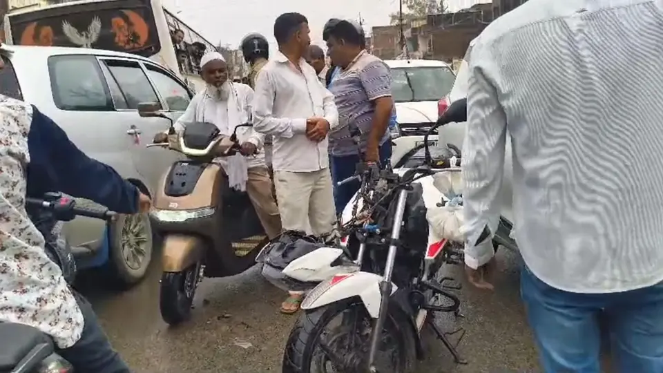 Pratapgarh Bus Hits Motorcycle, Rider Escapes; Driver Taken Into Custody