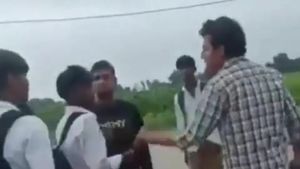 College student assaulted with belt in Pratapgarh, video goes viral online