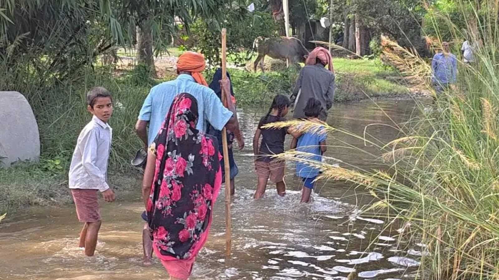 Pratapgarh villagers threaten migration over 25-year waterlogging crisis