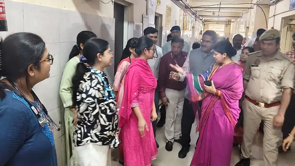 महिला आयोग उपाध्यक्ष ने बहराइच के महिला अस्पताल का किया दौरा