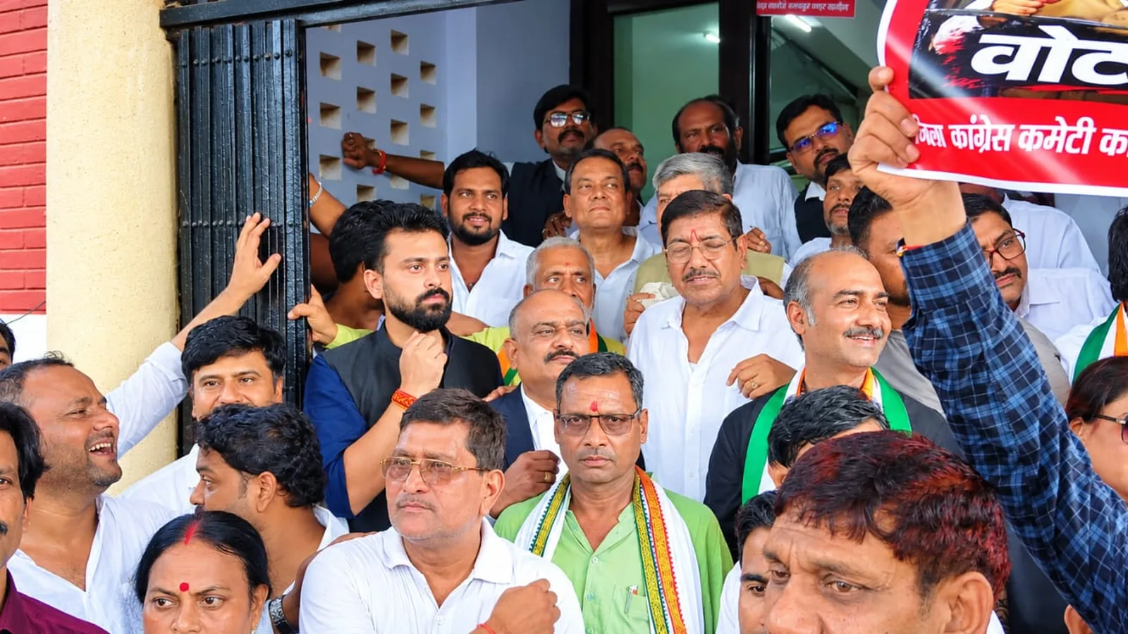 Congress Workers Burn CEC Effigy In Kanpur Over Alleged Vote Theft