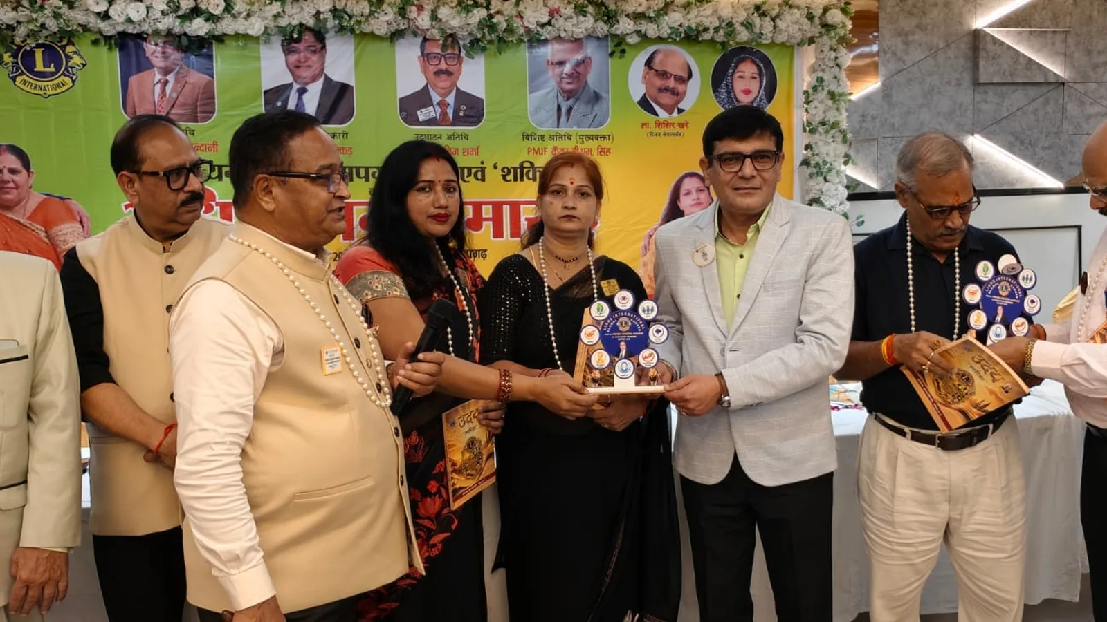 प्रतापगढ़ में लायंस क्लब ने दी व्हीलचेयर, 7 रक्तदाता सम्मानित
