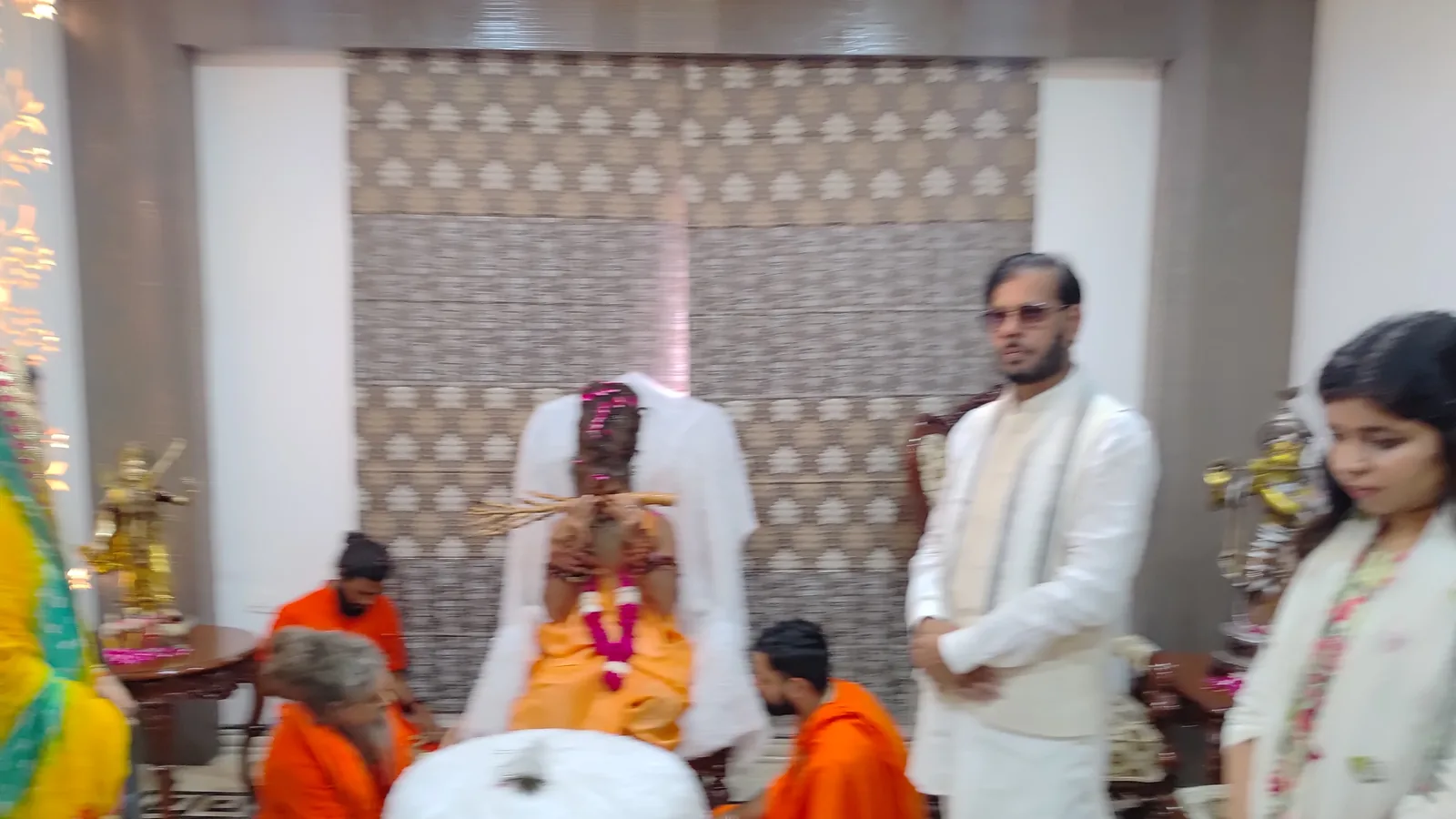 संत रितेश्वर रायबरेली पहुंचे, कैबिनेट मंत्री ने किया स्वागत