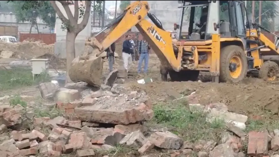 Kanpur demolishes illegal cemetery blocking Metro construction project