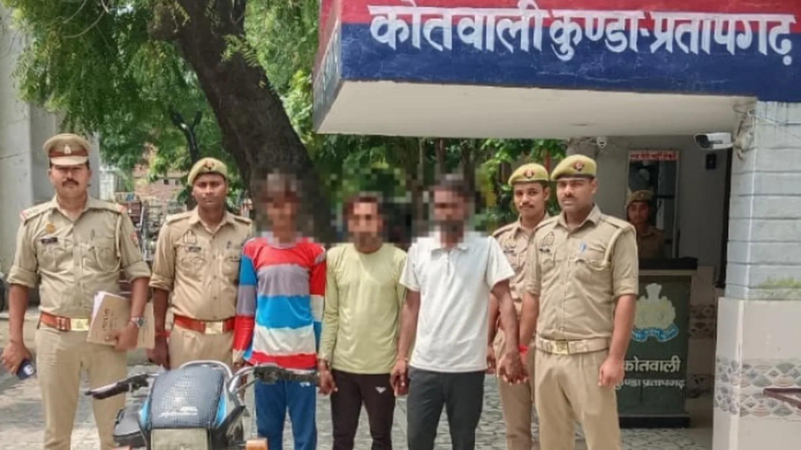 प्रतापगढ़ में चोरी की बाइक बरामद, तीन आरोपी गिरफ्तार