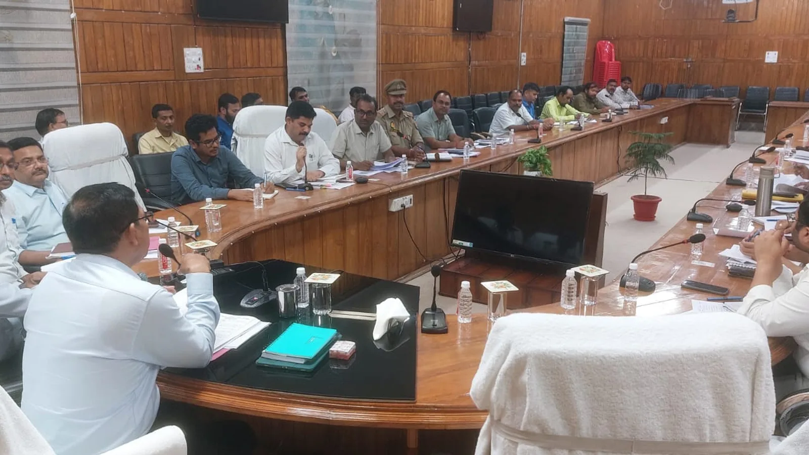 बहराइच में स्कूल बसों की सुरक्षा के लिए जिलाधिकारी ने दिए सख्त निर्देश