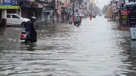 कानपुर में भारी बारिश से हालात बिगड़े, चार जिलों में स्कूल बंद