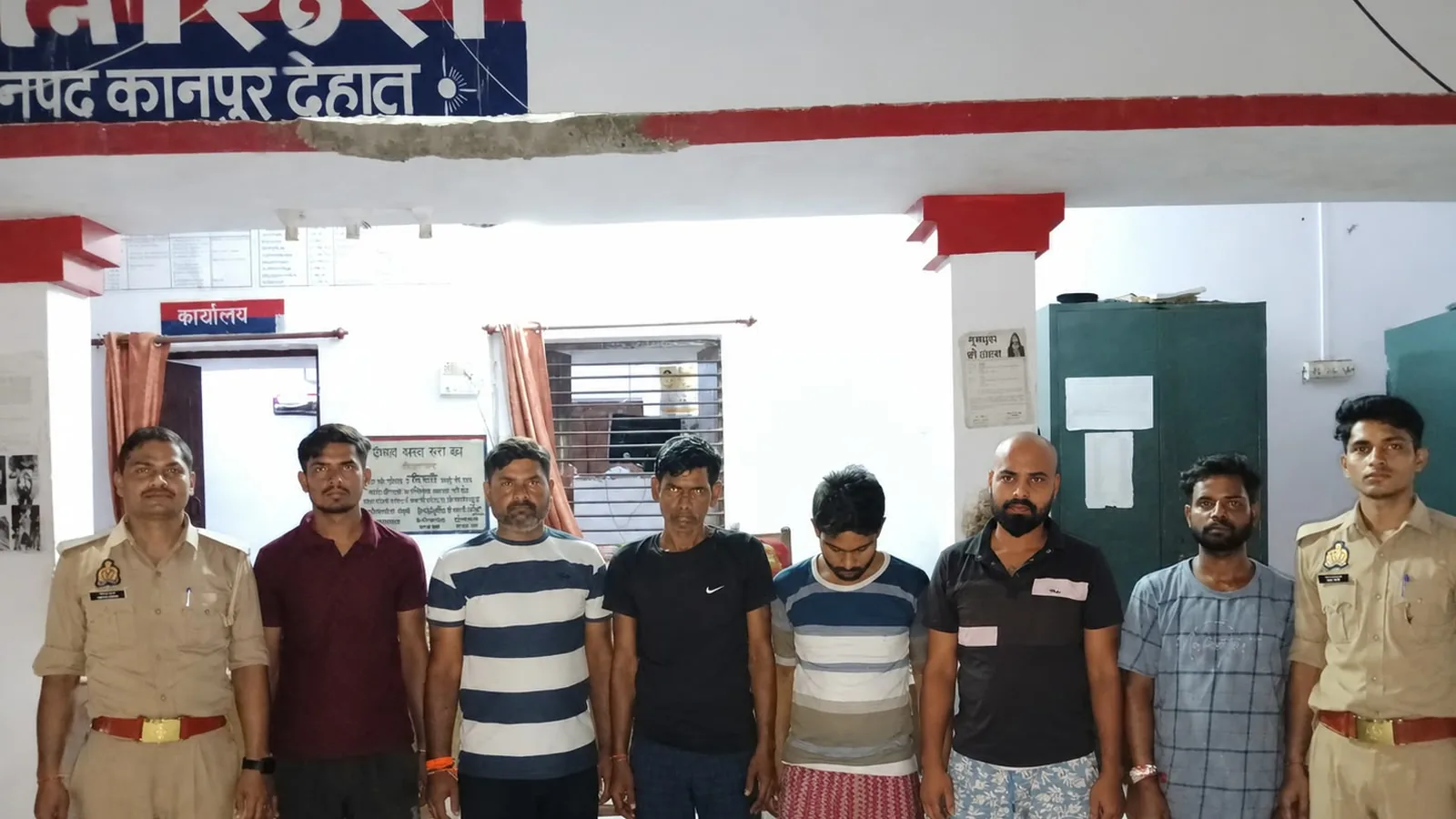 कानपुर देहात में जुआ खेलते 6 लोग गिरफ्तार, सत्रह हजार रुपये बरामद