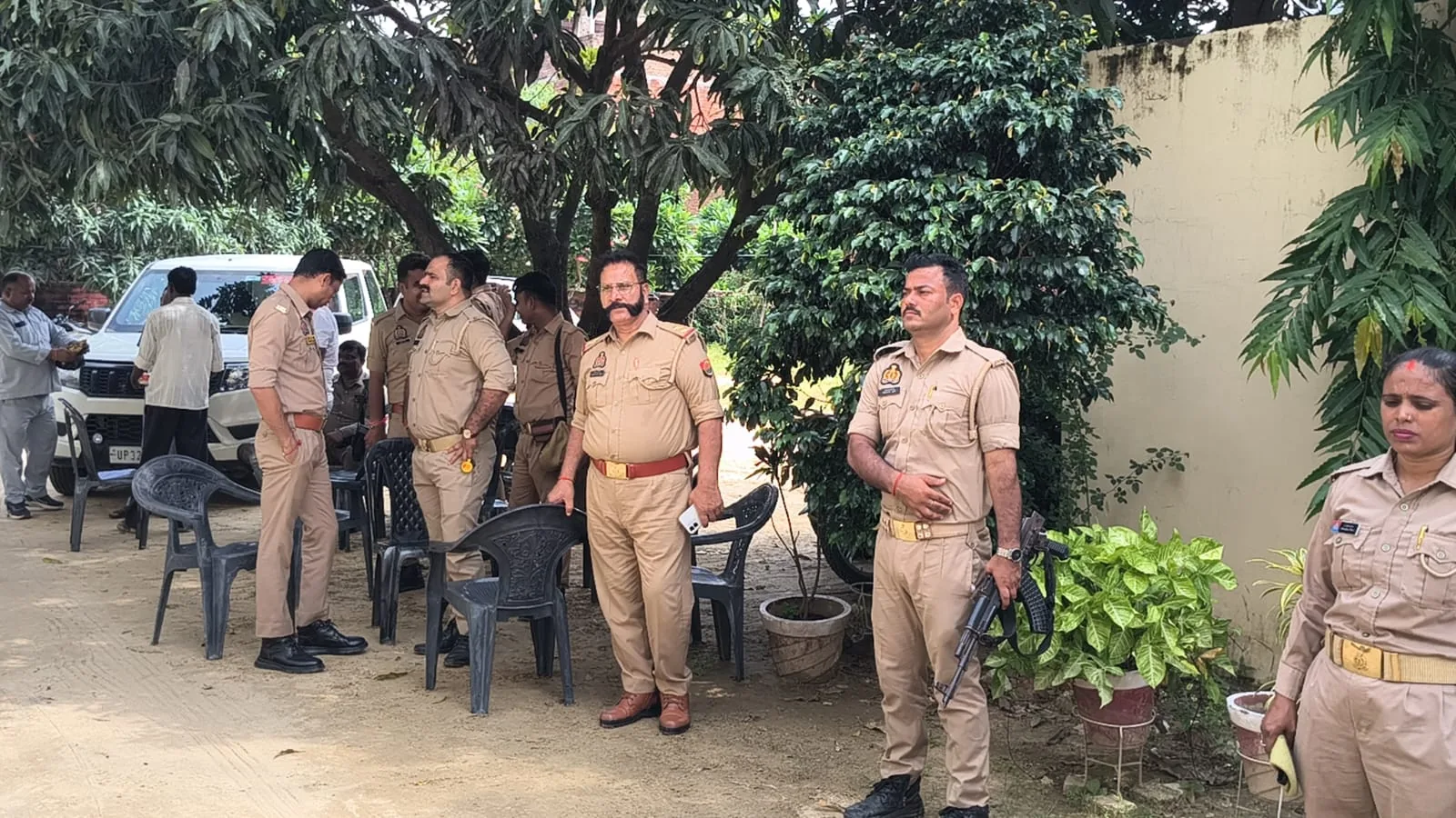 पुलिस हिरासत में मौत: पीड़ित परिवार से मिलने जा रहे सपा सांसद एसपी सिंह पटेल हाउस अरेस्ट