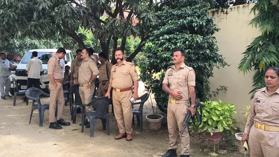Custodial Death: SP MP S P Singh Patel House Arrested Before Family Visit