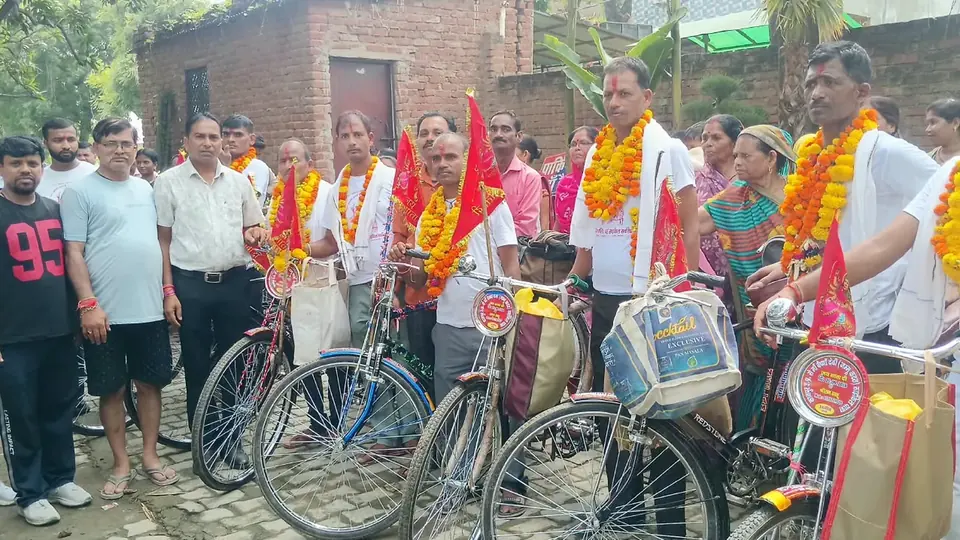 Eleven Kanpur devotees cycle to Vaishno Devi in annual spiritual journey