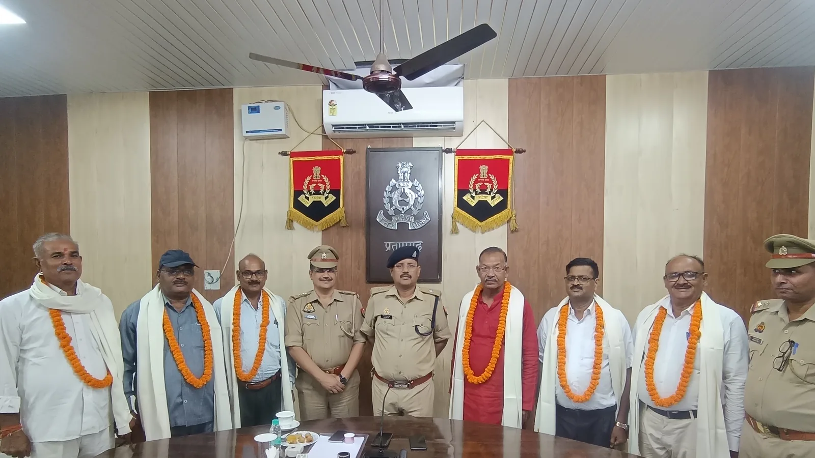 प्रतापगढ़ में रिटायर हुए छह पुलिसकर्मियों को सम्मानित कर दी विदाई