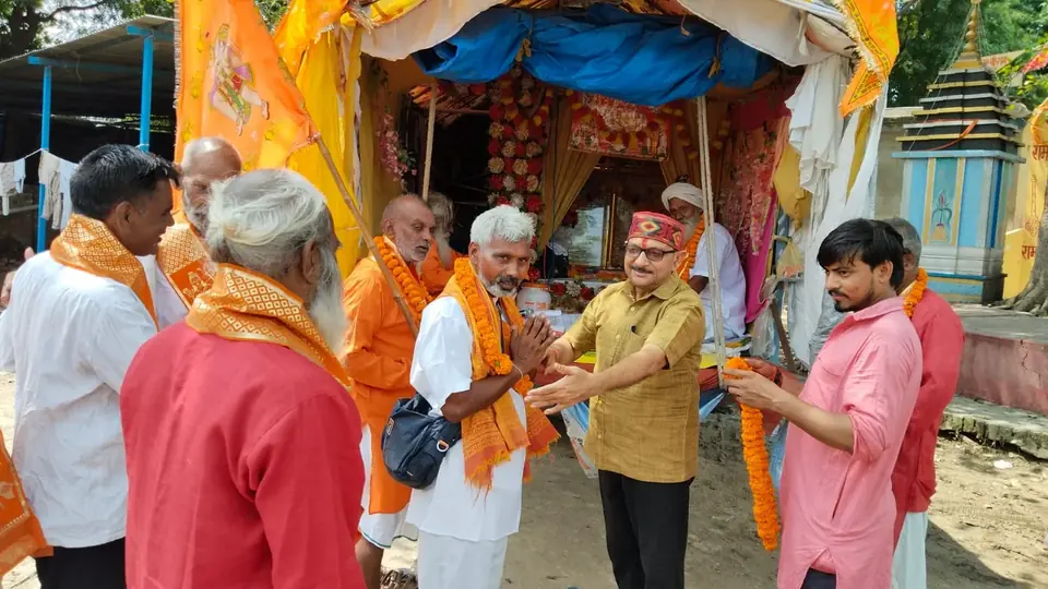 Elderly saints complete walking pilgrimage leg from Aligarh to Ayodhya, honored at Chilbila temple