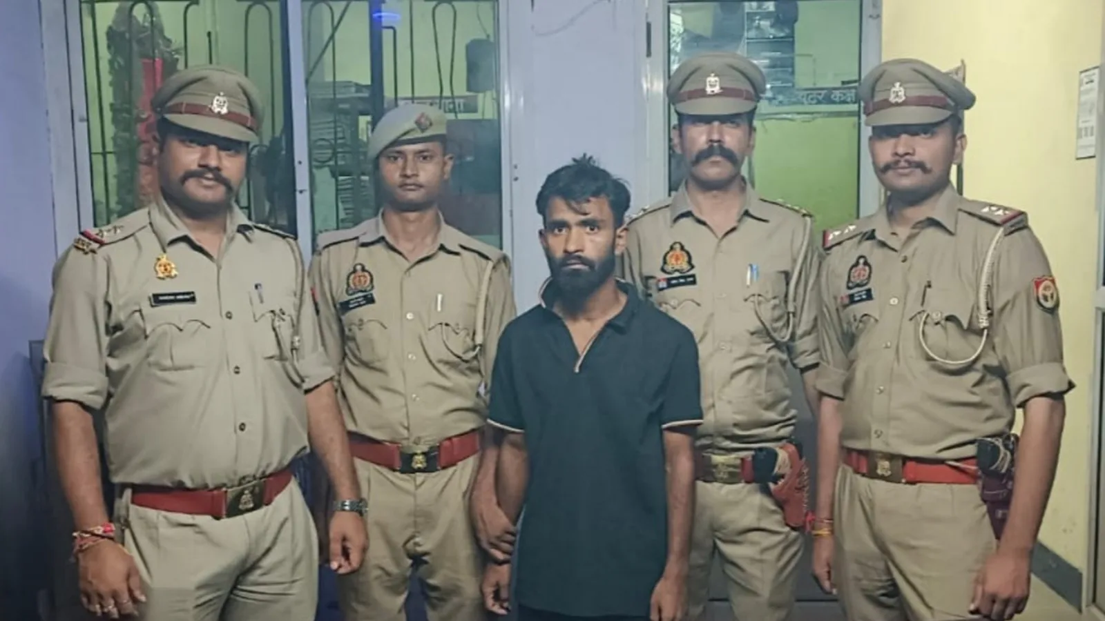 गाजियाबाद पुलिस ने शातिर चोर को गिरफ्तार कर लाखों रुपये के जेवरात बरामद किए
