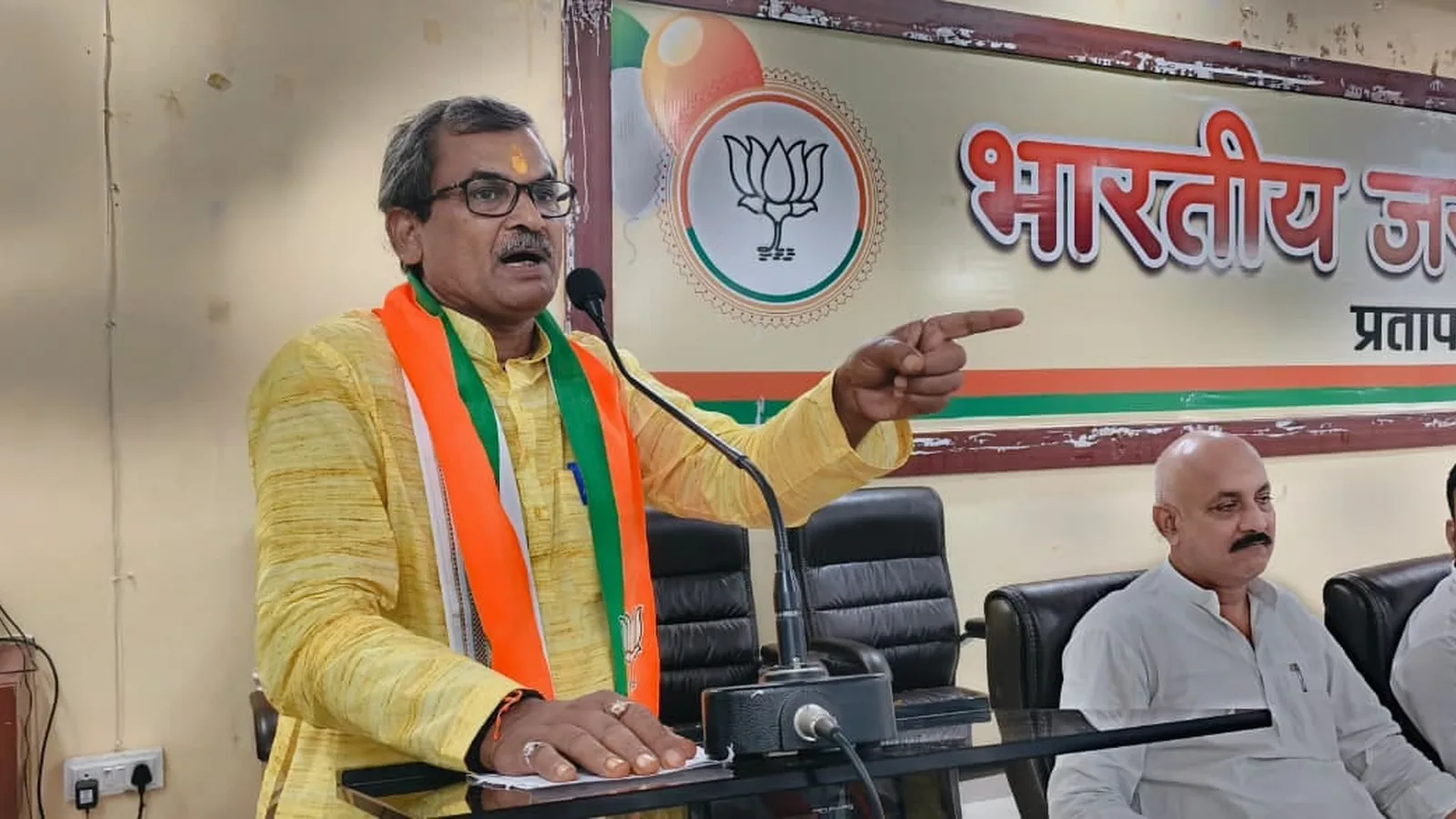 New District In-Charge Awadhesh Chandra Gupta Welcomed At Pratapgarh BJP Office