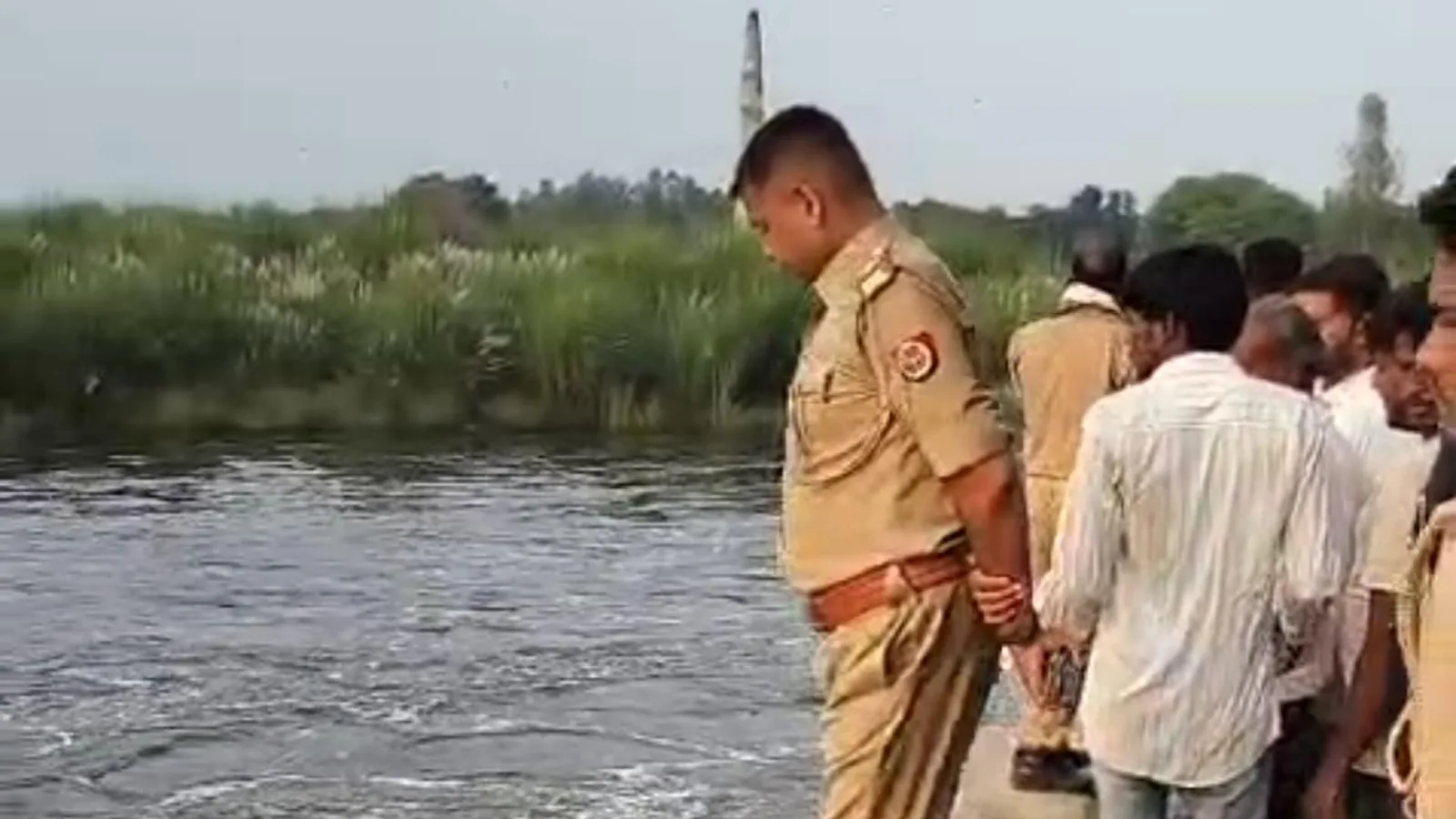 प्रतापगढ़ के नाले में बहाव में बहा युवक, एक बचाया गया एक लापता