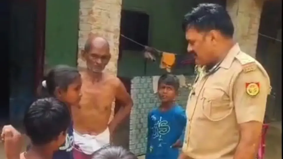 प्रतापगढ़ में शराबी पति से तंग महिला, पुलिस ने भूखे बच्चों को खिलाया खाना