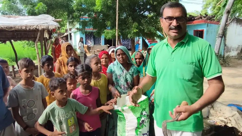 प्रतापगढ़ के बोझी गांव में प्लास्टिक मुक्ति अभियान, 10 किलो कचरा एकत्र