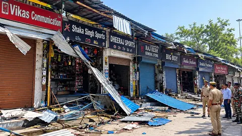 Thieves strip tin roofs off Varanasi market shops in coordinated overnight heist
