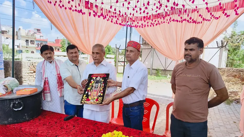 Dibiyapur's Chakreshwar Mahadev Temple Holds Budhwa Mangal Prasad Distribution