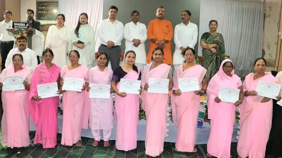 योगी सरकार ने आंगनबाड़ी कार्यकर्ताओं का मानदेय डेढ़ गुना बढ़ाया
