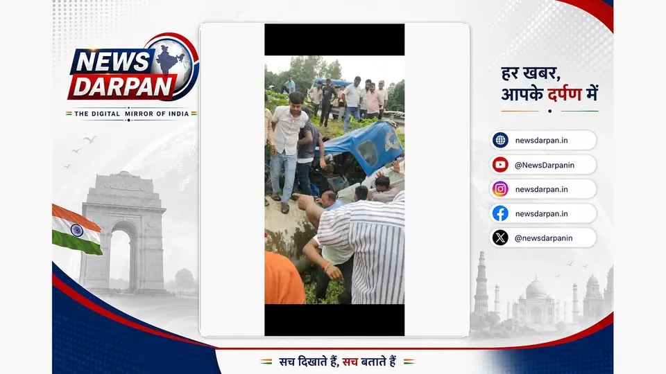 अयोध्या हाइवे पर आटो गड्डे में गिरा, बाइक से टक्कर बचाते हुए कई घायल