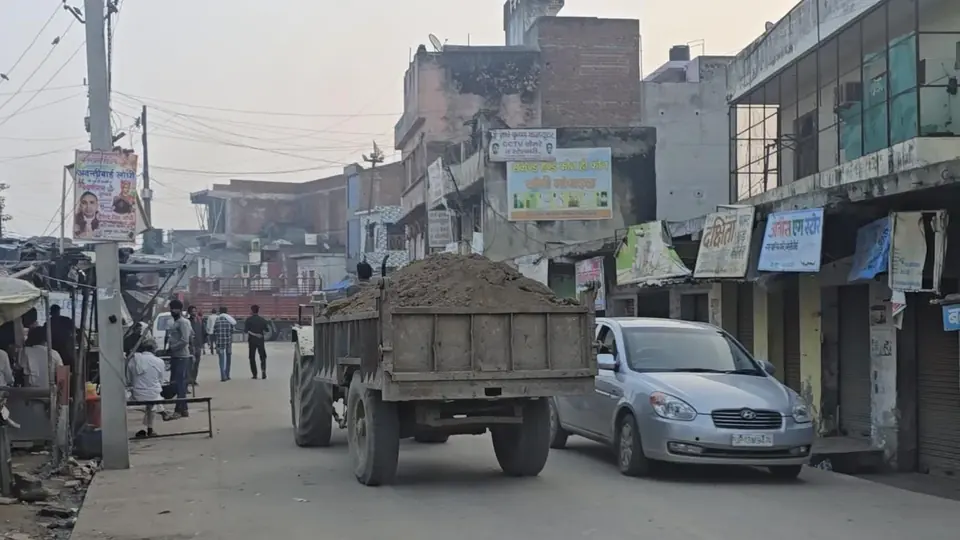 Illegal soil mining thrives in Bulandshahr despite police patrols, threatens night commuters