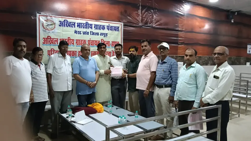 हापुड़ में ग्राहक पंचायत का बड़ा सदस्यता अभियान, मोबाइल लिंक से जुड़े लोग