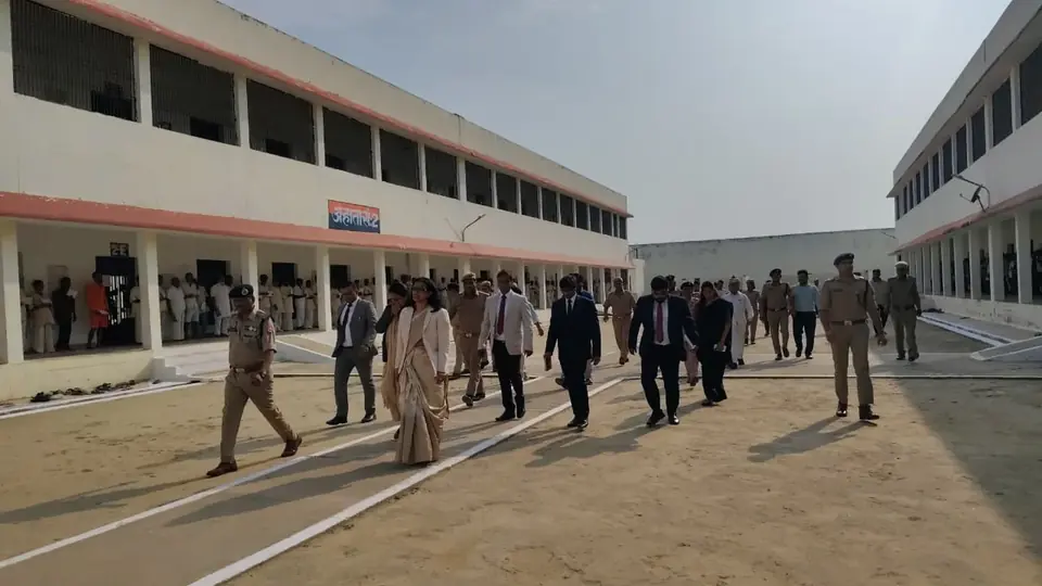 Allahabad High Court judge inspects Shravasti jail, directs timely prisoner care