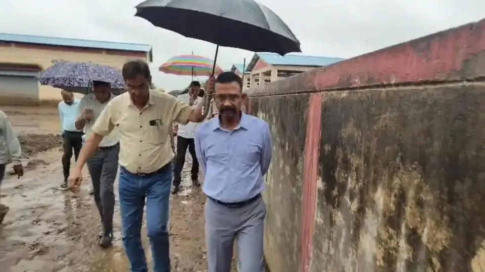हमीरपुर के नए डीएम ने गौशाला में खामियां देख सुधार के निर्देश दिए