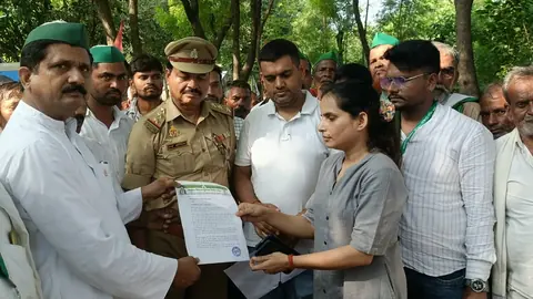 Uttar Pradesh farmers protest against power cuts and land irregularities in Amethi