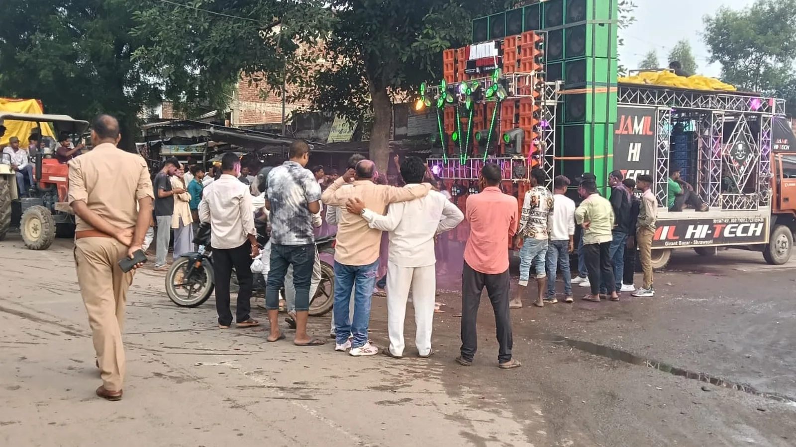 श्रावस्ती के गांवों में कृष्ण जन्मोत्सव पर भव्य शोभायात्रा और भक्ति का महौल