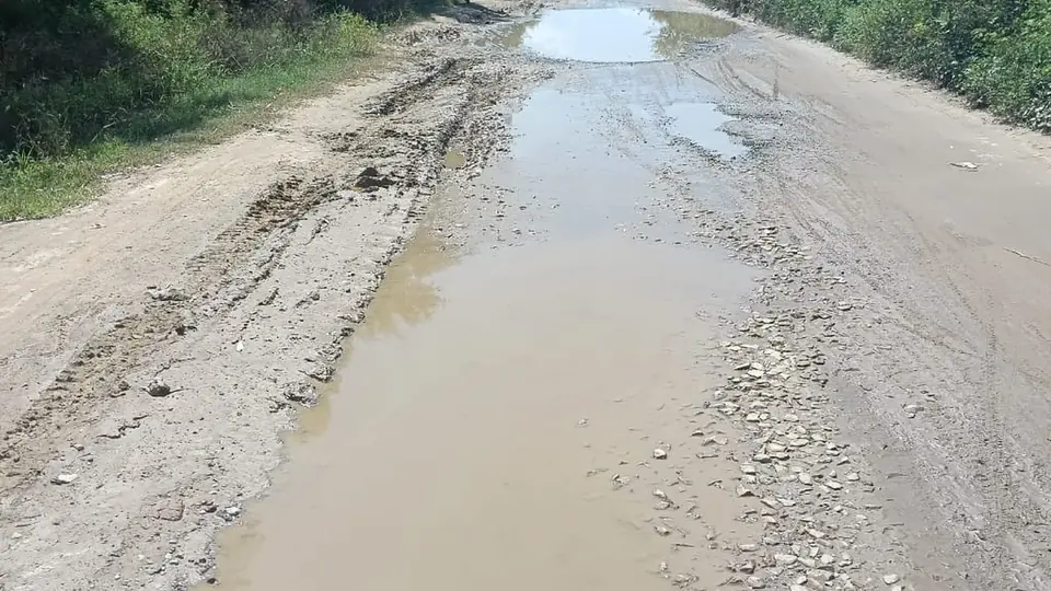 Waterlogging and potholes on Shravasti road injuring two-wheeler riders, PWD seeks approval for repairs