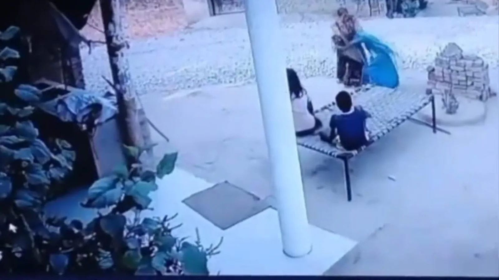अमेठी में महिला की मारपीट का CCTV फुटेज वायरल, पुलिस केस दर्ज