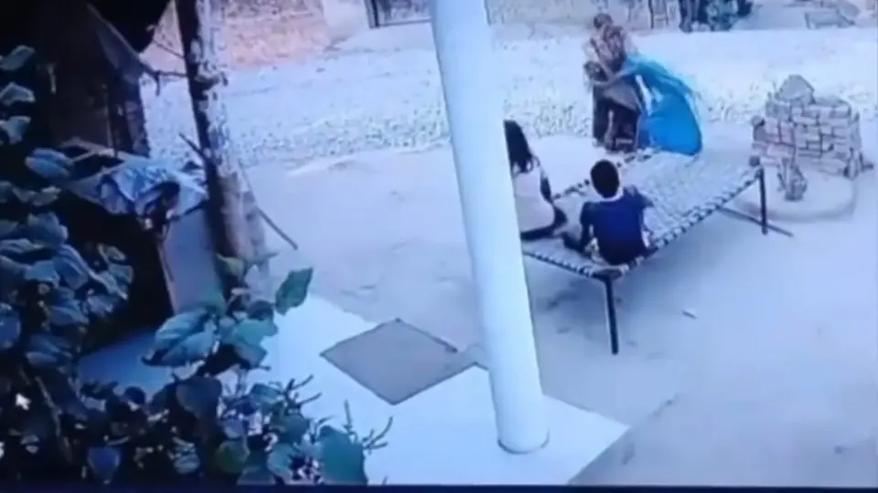 अमेठी में महिला की मारपीट का CCTV फुटेज वायरल, पुलिस केस दर्ज
