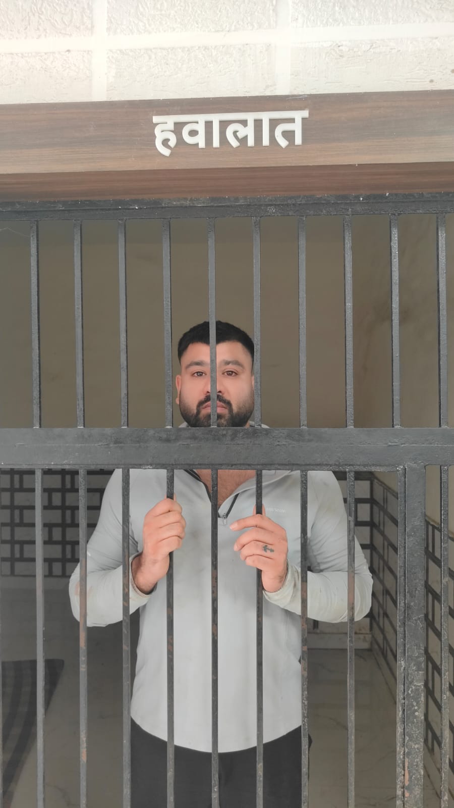 गाजियाबाद थाना इंदिरापुरम पुलिस ने गाड़ी हटाने को लेकर गाली-गलौच व मारपीट के आरोपी को उसी दिन किया गिरफ्तार।