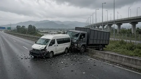 Hong Kong minibus-truck crash injures 19, driver hospitalised