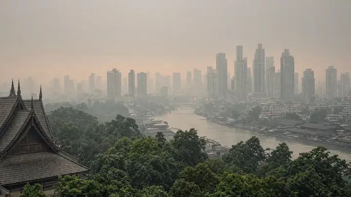 Indonesian Official’s ‘Send Oxygen’ Remark Draws Sarcasm Amid Regional Haze