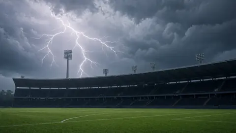 बिजली गिरने के कारण रुका भारत-उरुग्वे मैच फिर शुरू, उरुग्वे 2-1 आगे