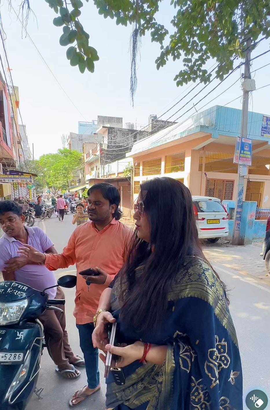 Councillor Sheetal Chaudhary Deol cleanliness and anti-polythene campaign in Ward 9, Patel Nagar, Ghaziabad