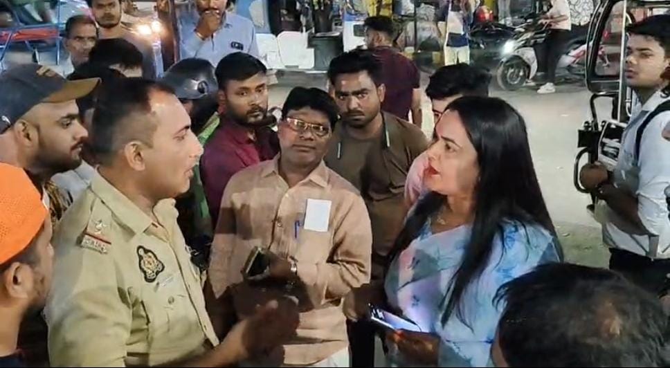 Councillor Sheetal Deol Chaudhary argues with a police officer as people gather in Ghaziabad
