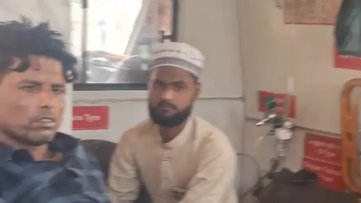 आगरा-अलीगढ़ हाईवे-93 पर ऑटो पलटा, पति-पत्नी घायल; पत्नी रेफर