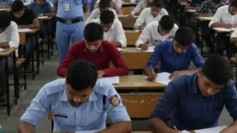 पूर्णिया में दरोगा भर्ती परीक्षा केंद्र की जांच, कथित पेपर लीक पर एफआईआर