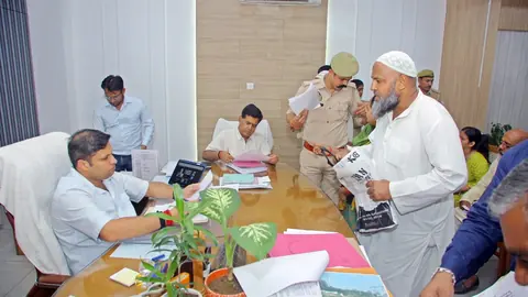Ghaziabad DM Orders Time-Bound Disposal Of Public Hearing Complaints