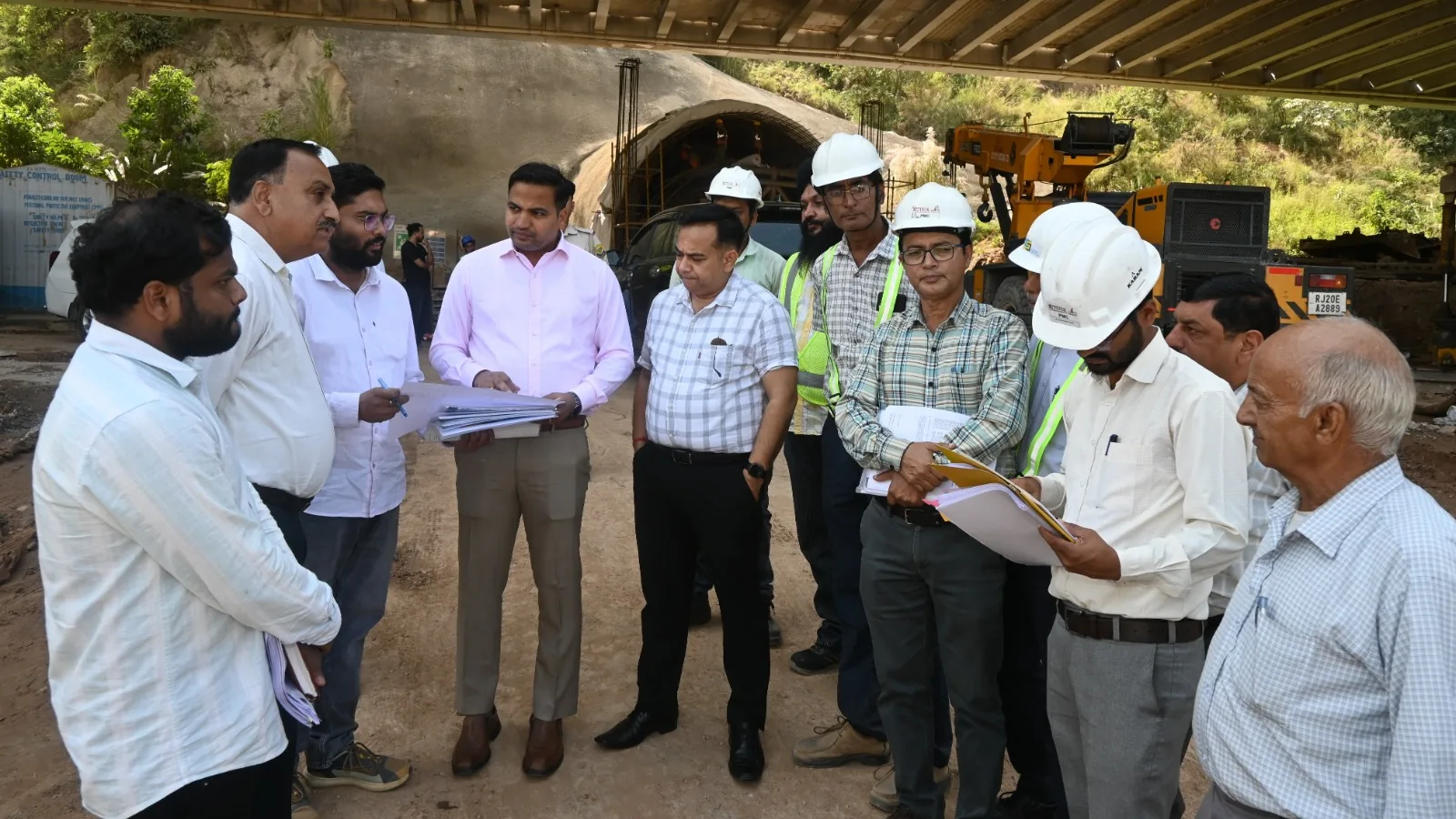 Bilaspur DC Directs Officials To Speed Up Bhanupali-Bilaspur Railway Line Work
